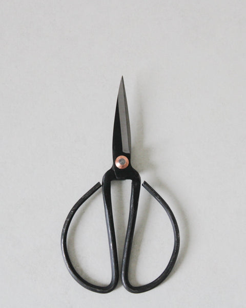 Vintage-style bonsai scissors forged in carbon steel, traditional handcrafted black scissors